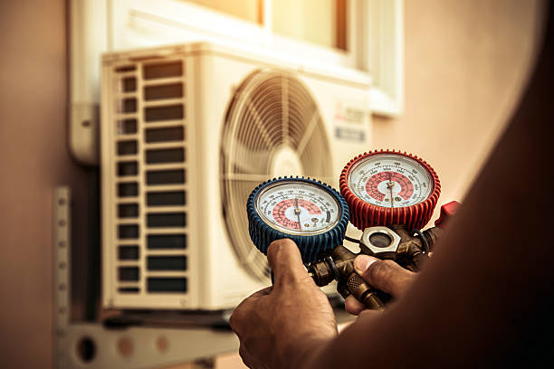 Professional Ac Installation technician working in Johnson City, KS